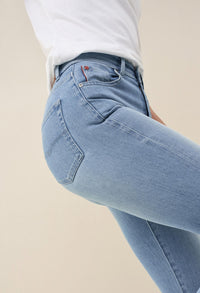 ELEGANT CAPRI LIGHT JEANS