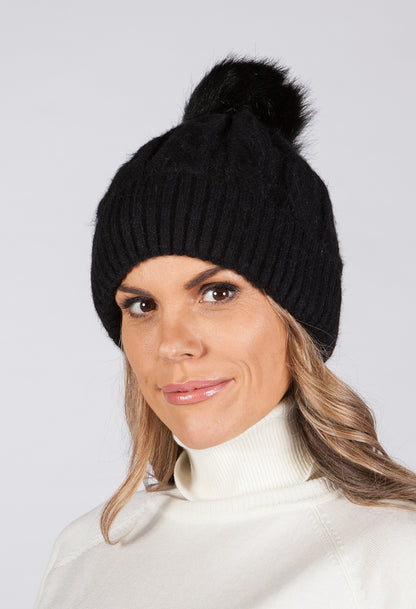 BLACK Cable KNIT POMPOM HAT