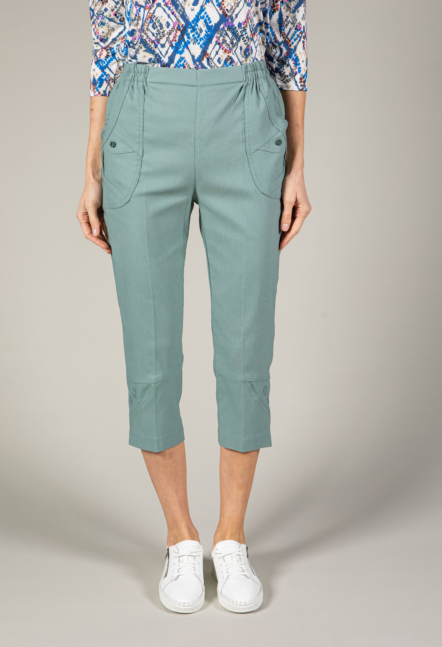 Pull-On Cropped Trouser