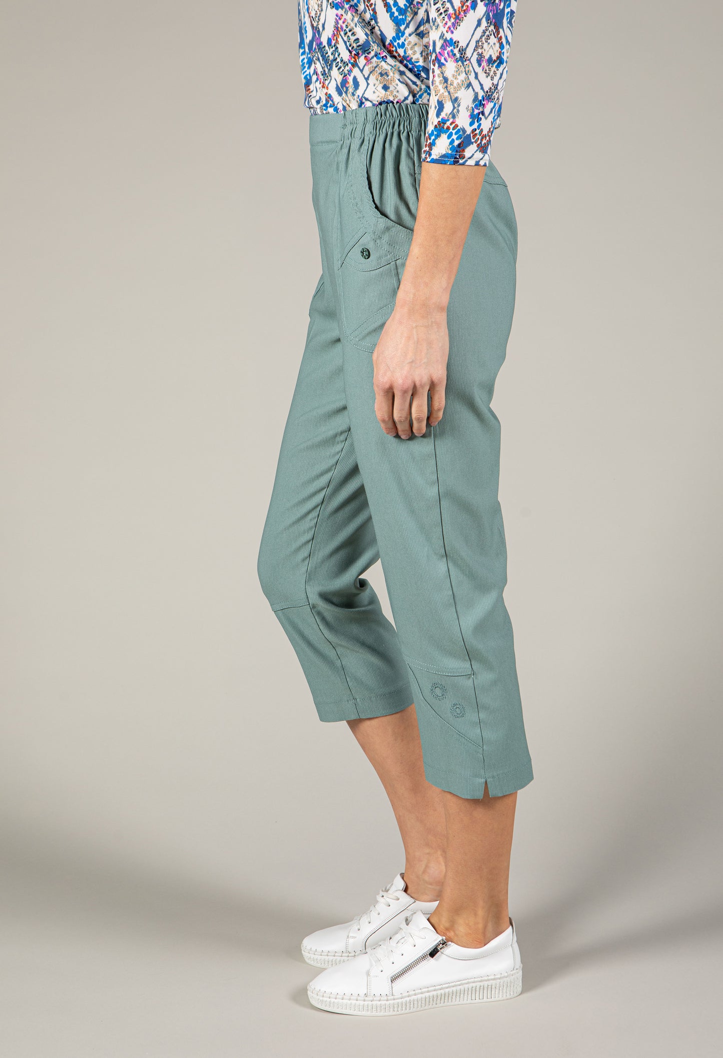 Pull-On Cropped Trouser