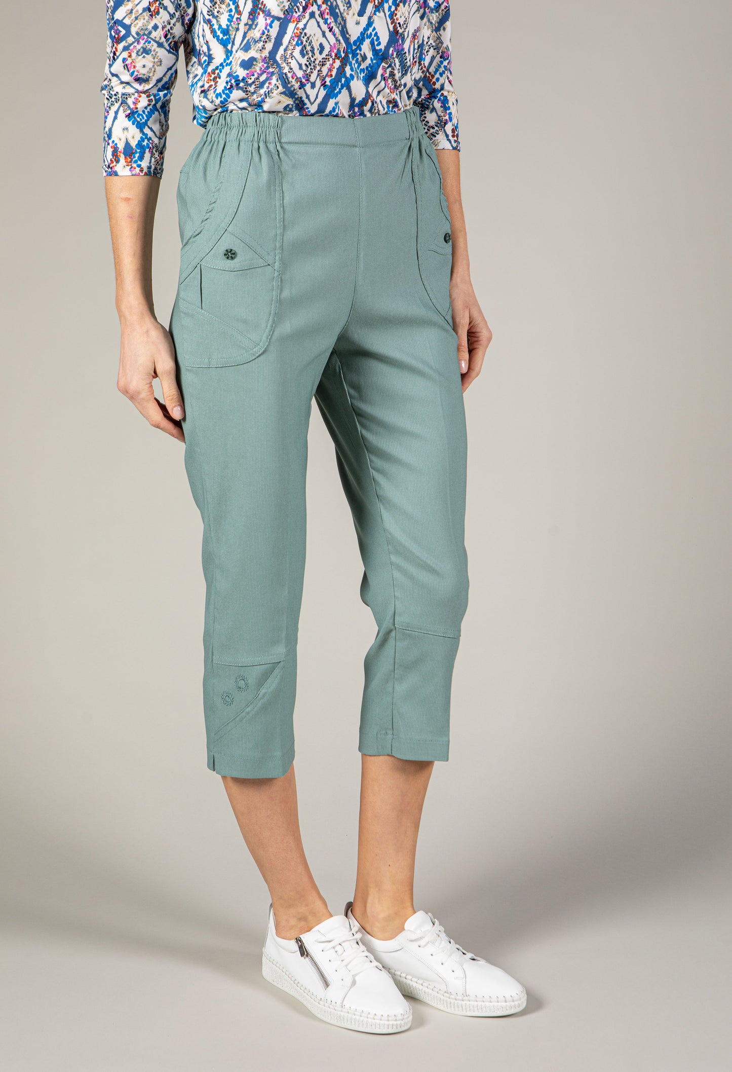 Pull-On Cropped Trouser