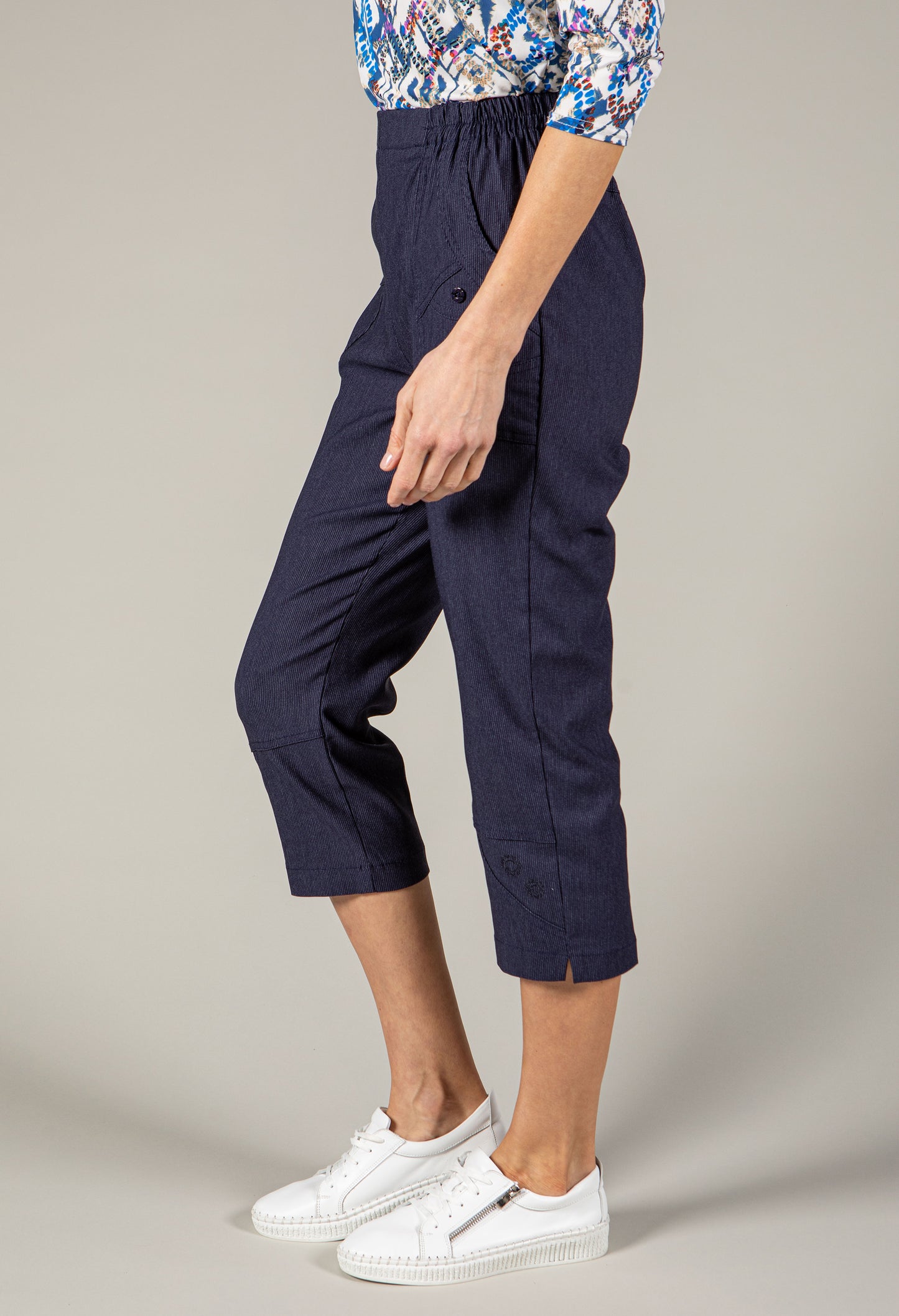 Pull-On Cropped Trouser