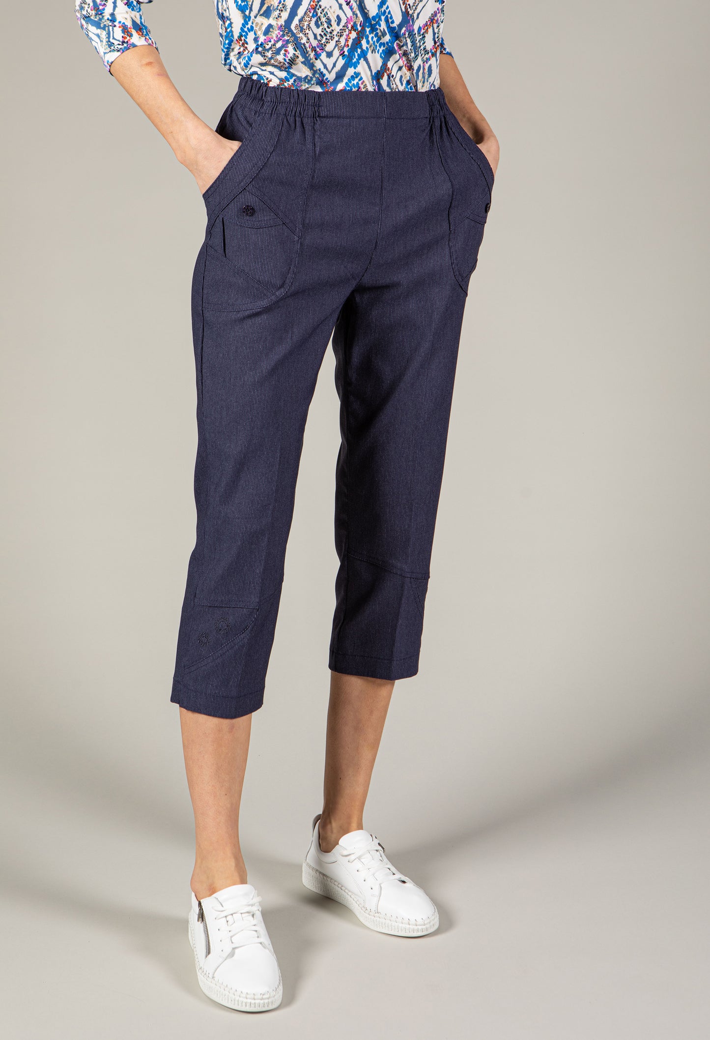 Pull-On Cropped Trouser