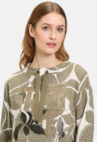 Sweatshirt with high collar