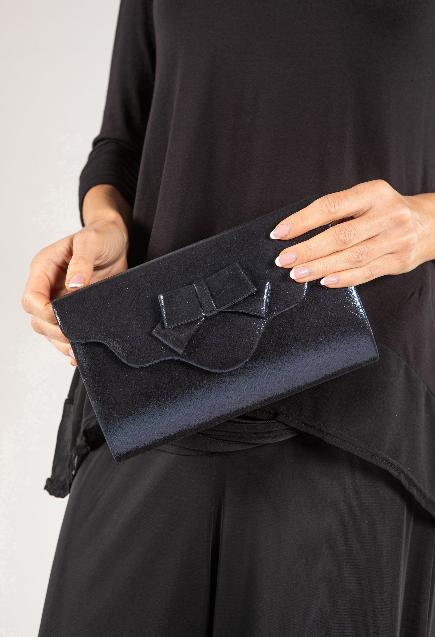 Bow Detail Clutch