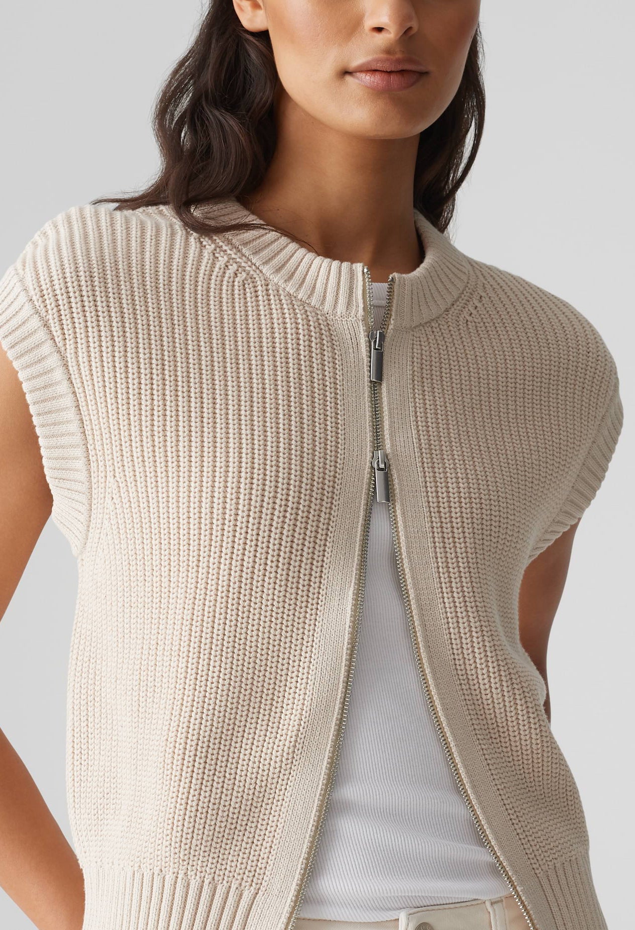 Dufka Sleeveless Zip Up Knit