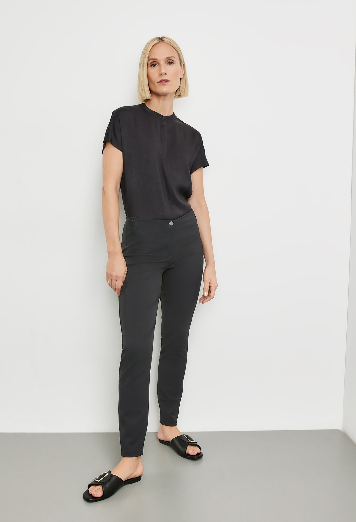 Slim Fit Simple 7/8-Length Trousers