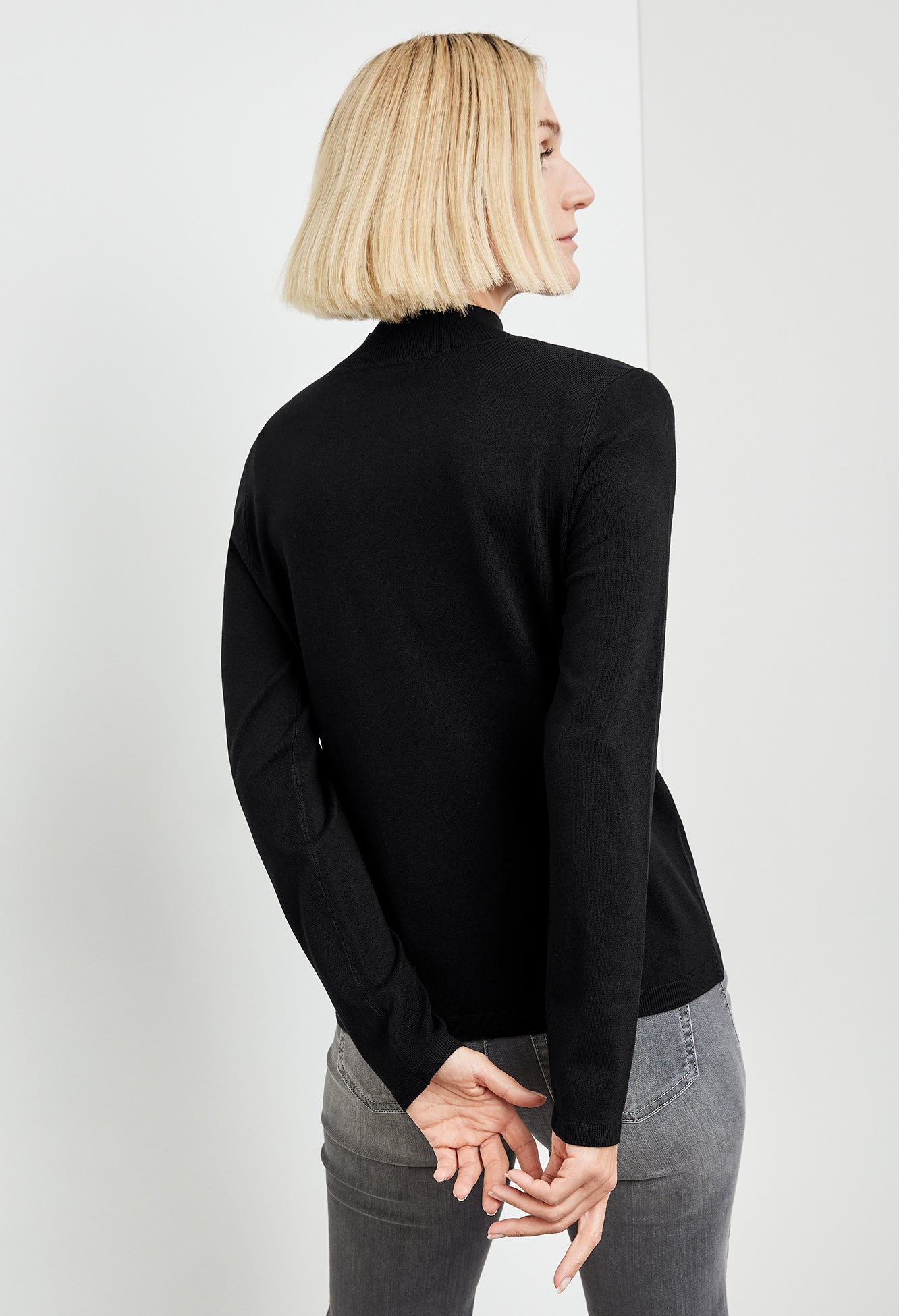 Fine Knit Turtleneck Pullover