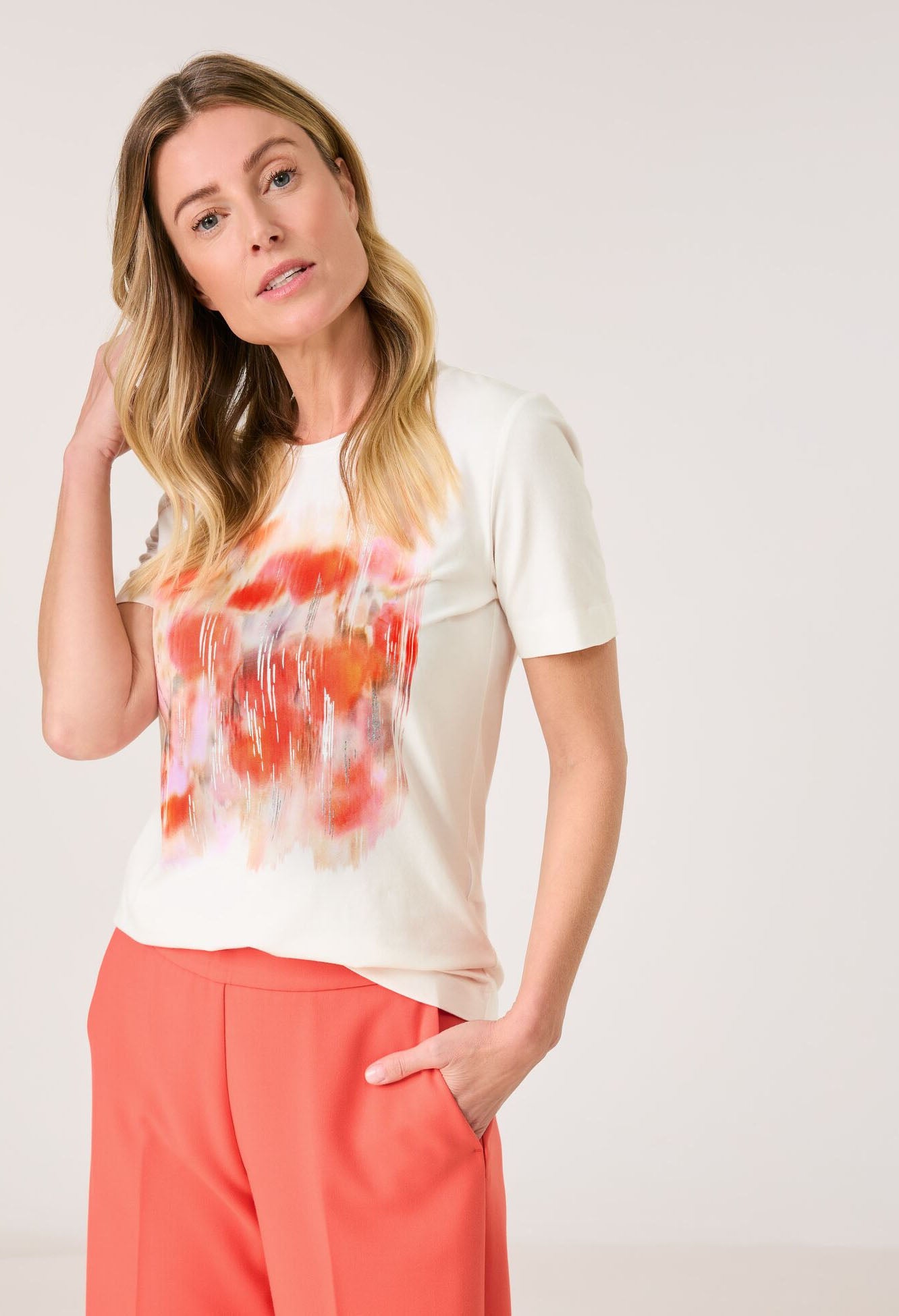 T-shirt with an abstract front print